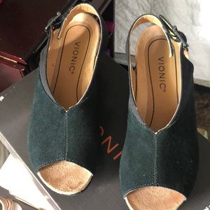 Black open toes shoes